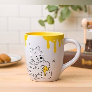 Silver Buffalo Disney Winnie the Pooh Sweet As Can Bee Cup